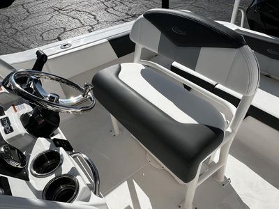 2024 Robalo R202 Explorer - Photo 14