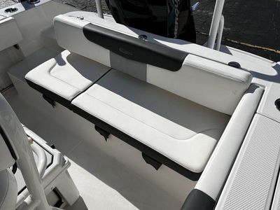 2024 Robalo R202 Explorer - Photo 12
