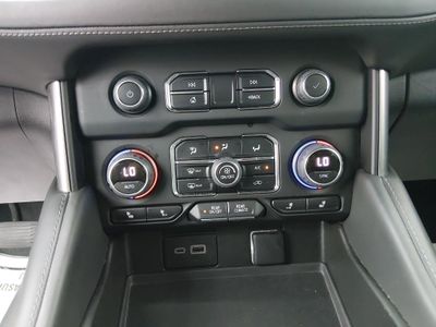 2023 Chevrolet Suburban — photo 13 view