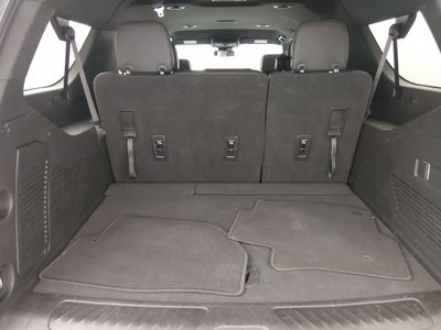 2023 Chevrolet Suburban — photo 11 view