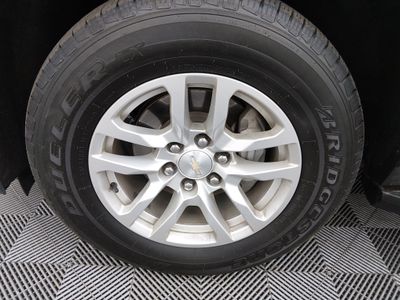 2023 Chevrolet Suburban — photo 10 view
