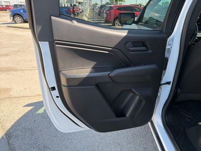 2026 Chevrolet Colorado — photo 17 view