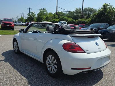2018 Volkswagen Beetle Convertible — interior view