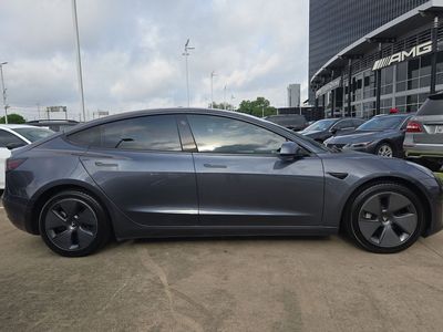 2022 Tesla Model 3 - Photo 2