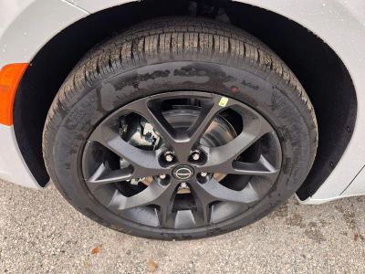 2026 Chrysler Pacifica — photo 9 view