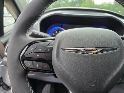 2026 Chrysler Pacifica — photo 19 view