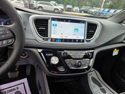 2026 Chrysler Pacifica — photo 22 view