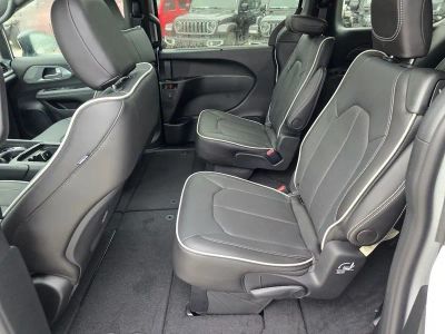 2026 Chrysler Pacifica — photo 30 view