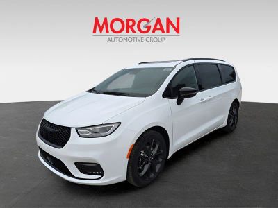 2026 Chrysler Pacifica — side profile view