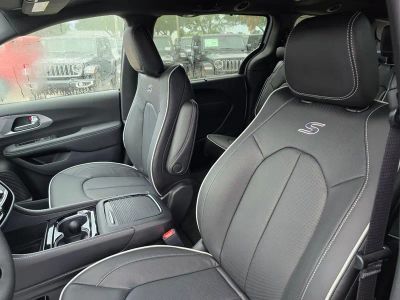 2026 Chrysler Pacifica — photo 17 view