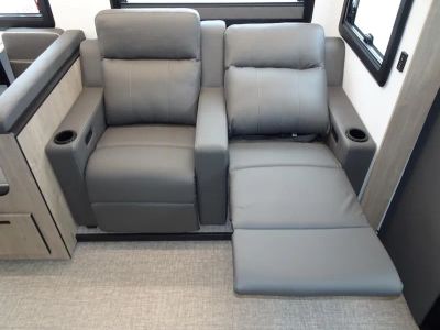 2026 Grand Design LINEAGE SERIES F - Photo 7