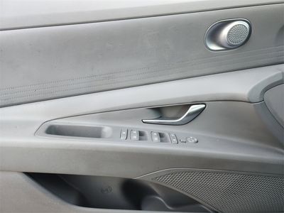 2022 Hyundai Elantra - Photo 16