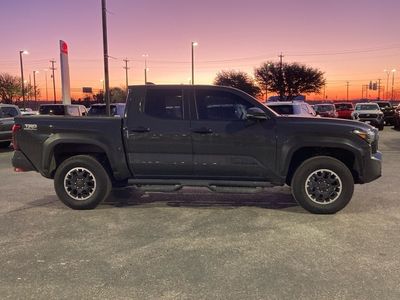 2025 Toyota Tacoma - Photo 4