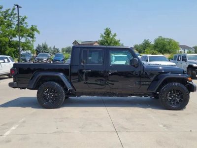 2023 Jeep Gladiator — side profile view