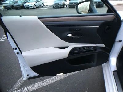 2023 Lexus ES 350 - Photo 17