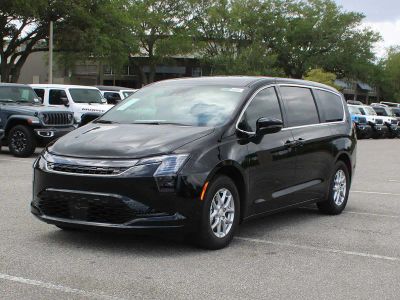 2027 Chrysler Pacifica — detail view