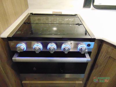 2024 Winnebago Sunstar - Photo 27