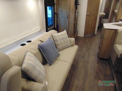 2024 Winnebago Sunstar - Photo 10