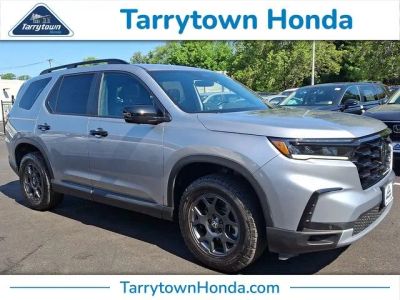 2023 Honda Pilot TrailSport in Lunar Silver Metallic — front three-quarter view