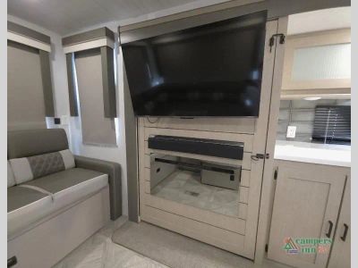 2024 Forest River RV Wildwood Platinum — photo 43 view