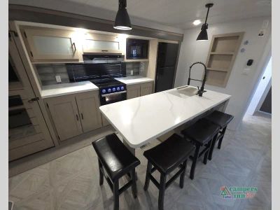 2024 Forest River RV Wildwood Platinum — photo 18 view