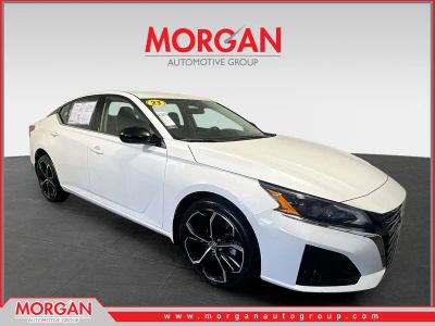 2023 Nissan Altima 2.5 SR in Pearl White Tricoat — front three-quarter view