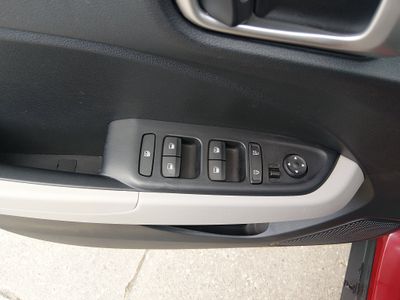 2025 Hyundai Venue - Photo 12