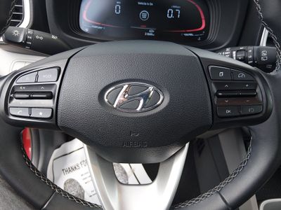 2025 Hyundai Venue - Photo 13