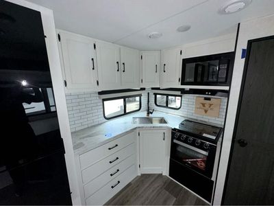 2026 VENTURE RV SPORTTREK - Photo 13