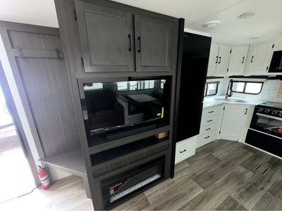 2026 VENTURE RV SPORTTREK - Photo 12