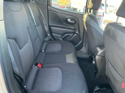2022 Jeep Renegade - Photo 18