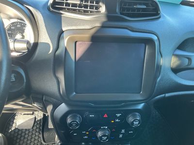 2022 Jeep Renegade - Photo 11
