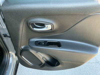 2022 Jeep Renegade - Photo 19