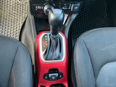 2022 Jeep Renegade - Photo 12