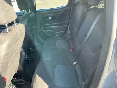 2022 Jeep Renegade - Photo 16