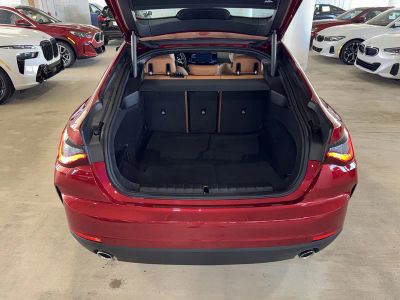 2025 BMW 4 Series — photo 18 view