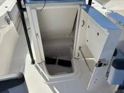 2026 Robalo 202 EX - Photo 9