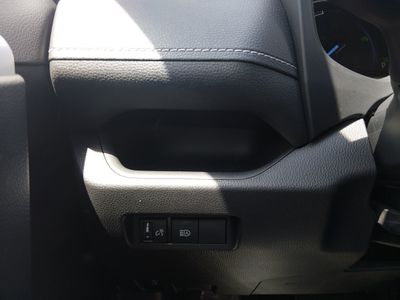 2025 Toyota RAV4 - Photo 12