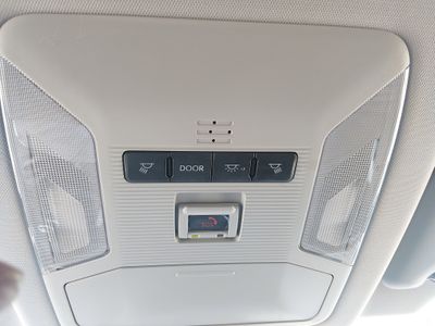 2025 Toyota RAV4 - Photo 18
