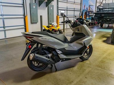 2026 Honda PCX - Photo 4
