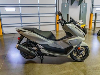 2026 Honda PCX - Photo 3
