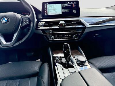 2023 BMW 5 Series — photo 19 view