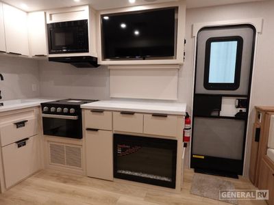 2026 Winnebago Thrive - Photo 7