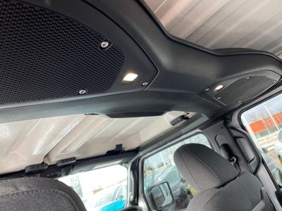 2025 Jeep Wrangler - Photo 17