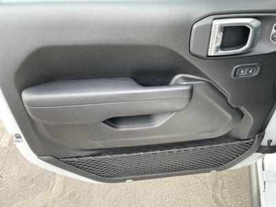 2025 Jeep Wrangler - Photo 10