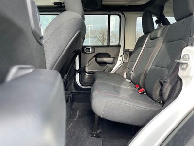 2025 Jeep Wrangler - Photo 15