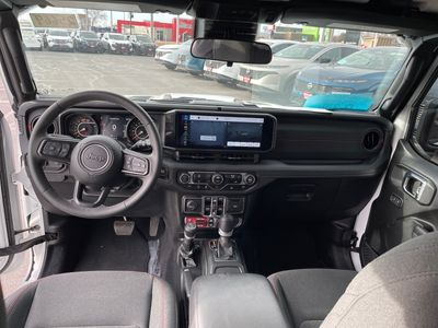 2025 Jeep Wrangler - Photo 16