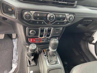 2025 Jeep Wrangler - Photo 13
