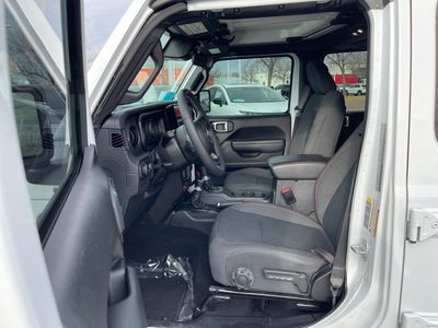 2025 Jeep Wrangler - Photo 9