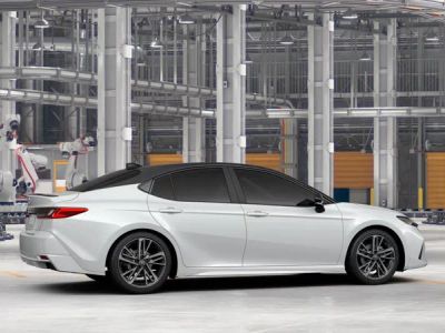 2026 Toyota Camry - Photo 13